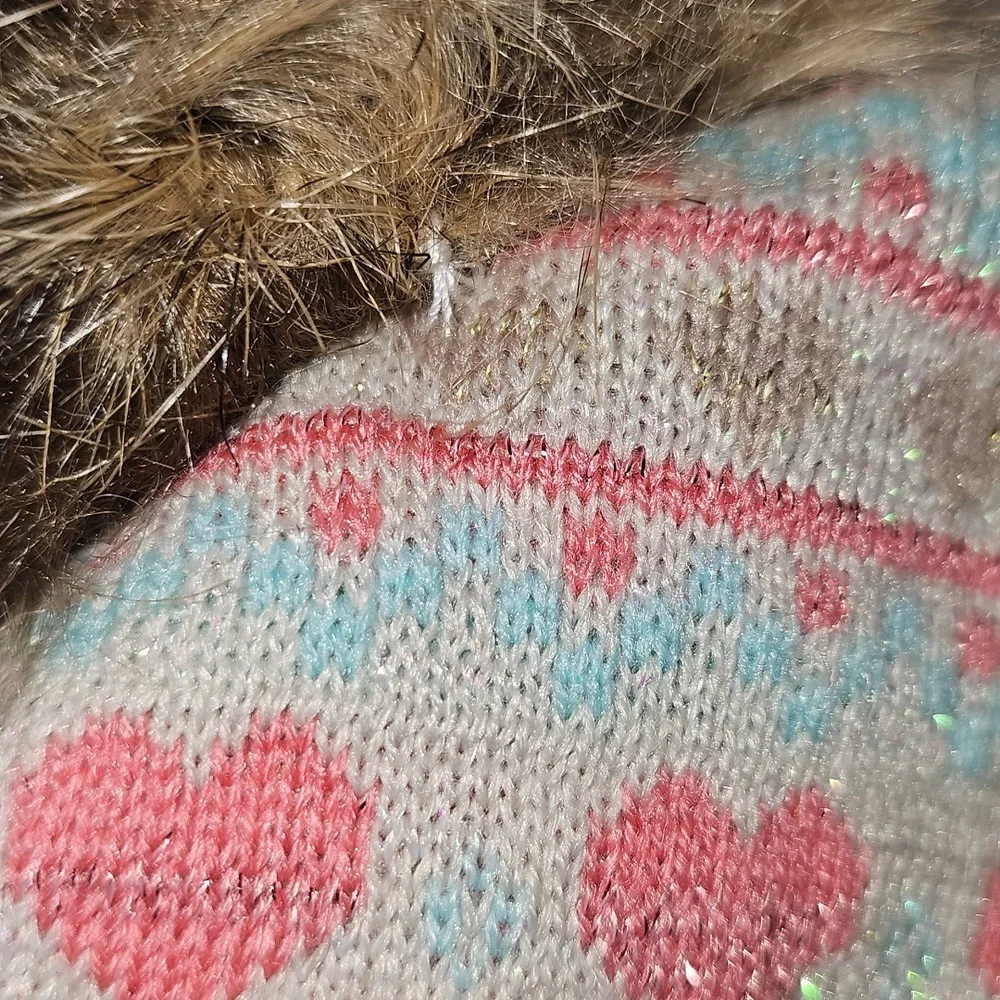 Toby and Me Girl 12-24 Months Heart Patterned Beanie w/Faux Fur Pom Poms Used